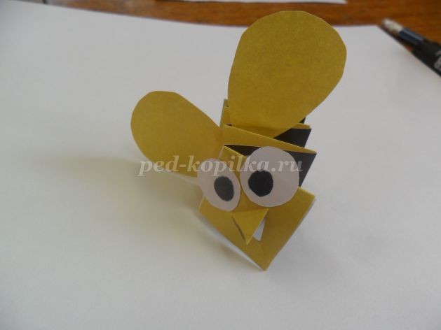 Пчёлка из бумаги детскими руками: мастер-класс
