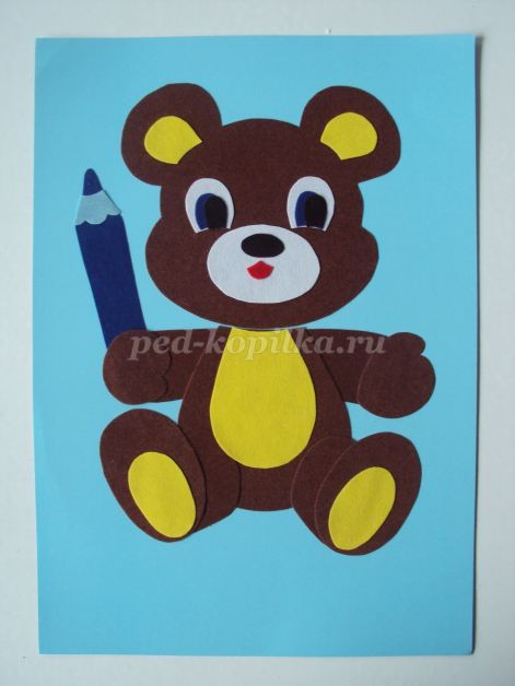 Аппликация из бархатной цветной бумаги: медвежонок