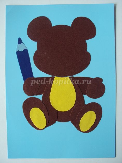 Аппликация из бархатной цветной бумаги: медвежонок