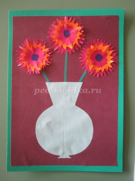 Цветы в вазе из цветной бумаги